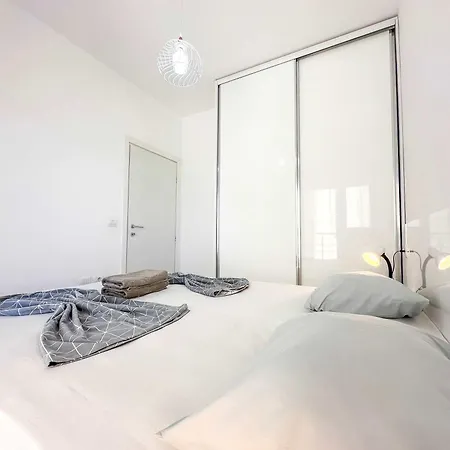 Sunset Coast Retreat A18 * Durrës